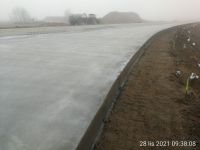 106) 2021-11-28 Nawierzchnia betonowa przed szczotkowaniem na pasie włączenia na Warszawę na Węźle Mława Północ