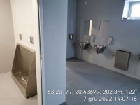 16) 2022-12-07 Wnętrze budynku toalet na MOP Pepłowo Wschód