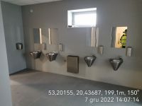 17) 2022-12-07 Wnętrze budynku toalet na MOP Pepłowo Wschód