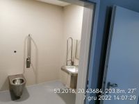 18) 2022-12-07 Wnętrze budynku toalet na MOP Pepłowo Wschód