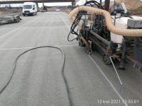 43) 2021-04-13 Cięcie szczelin w nawierzchni betonowej odcinka próbnego z 12 kwietnia