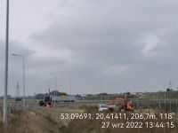 64) 2022-09-27 Montaż barier energochłonnych na wjeździe do zbiornika z łącznicy, na Węźle Mława Wschód
