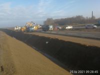 98) 2021-11-25 Wykonywanie nawierzchni betonowej na pasie wyłączenia od strony Gdańska na Węźle Mława Wschód